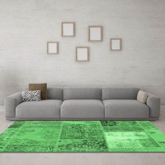 Machine Washable Patchwork Emerald Green Transitional Area Rugs in a Living Room,, wshcon2695emgrn