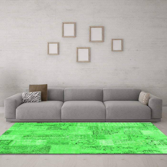 Machine Washable Patchwork Green Transitional Area Rugs in a Living Room,, wshcon2696grn