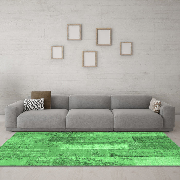 Machine Washable Patchwork Emerald Green Transitional Area Rugs in a Living Room,, wshcon2697emgrn