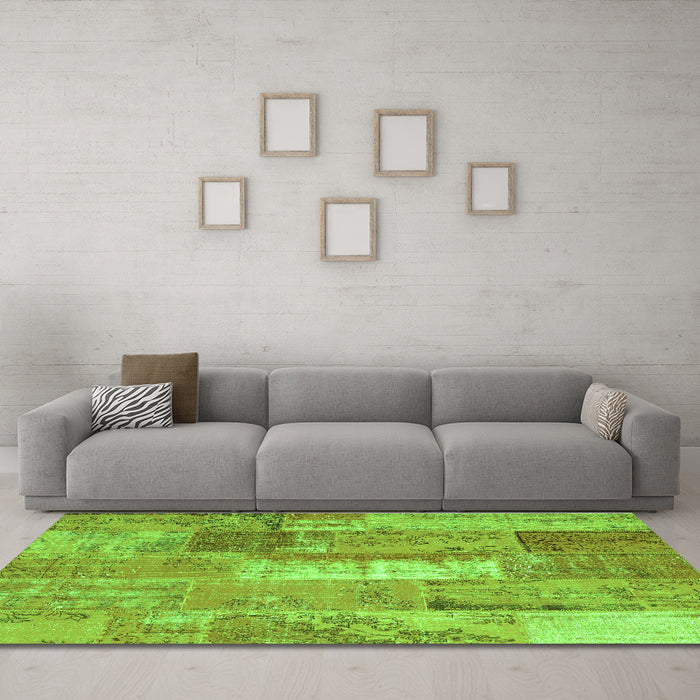 Machine Washable Patchwork Green Transitional Area Rugs in a Living Room,, wshcon2697grn