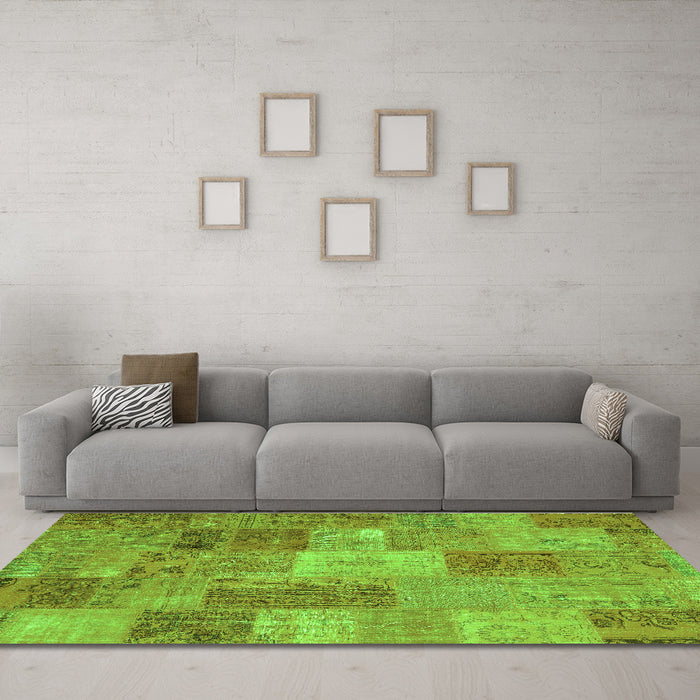 Machine Washable Patchwork Green Transitional Area Rugs in a Living Room,, wshcon2698grn