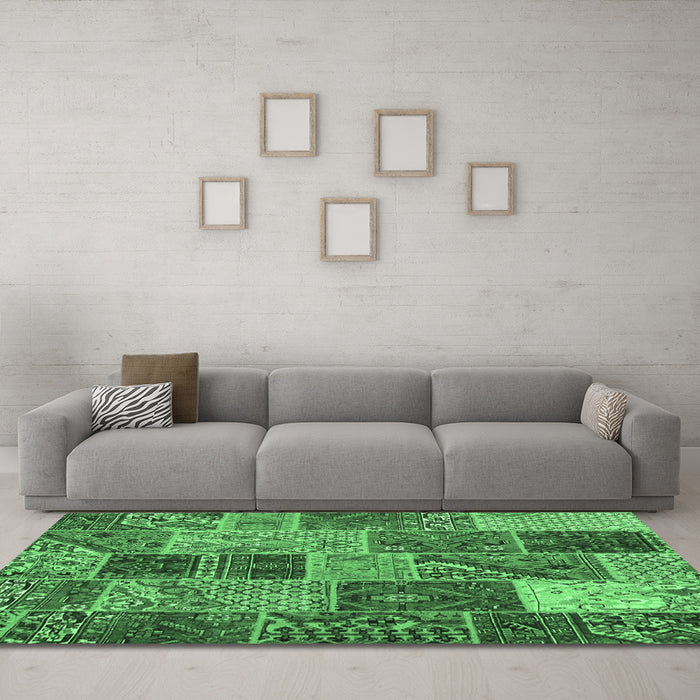 Machine Washable Patchwork Emerald Green Transitional Area Rugs in a Living Room,, wshcon2699emgrn