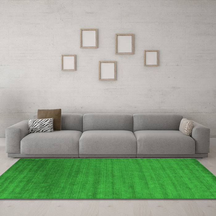 Machine Washable Abstract Green Contemporary Area Rugs in a Living Room,, wshcon26grn
