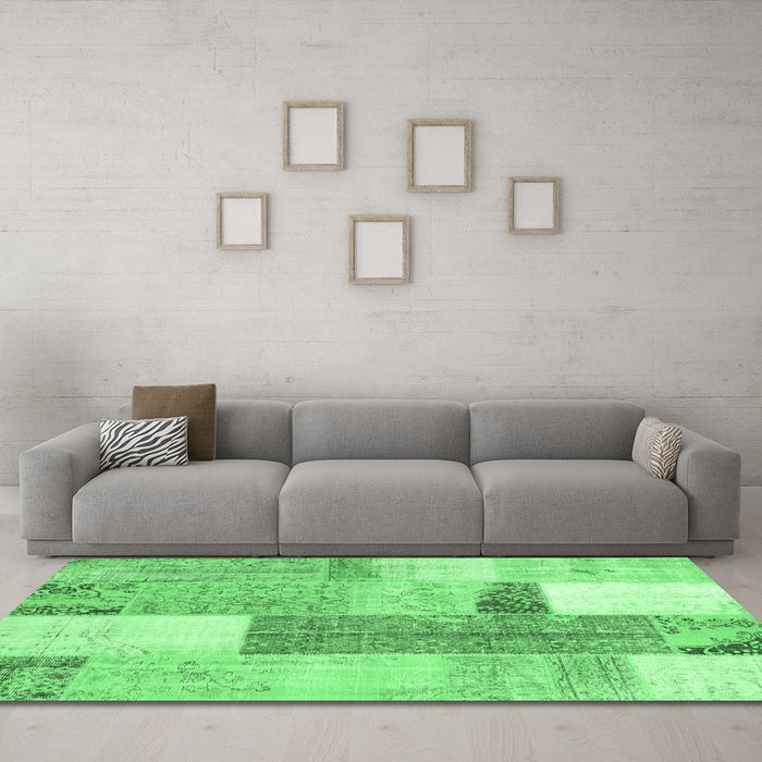 Machine Washable Patchwork Emerald Green Transitional Area Rugs in a Living Room,, wshcon2700emgrn