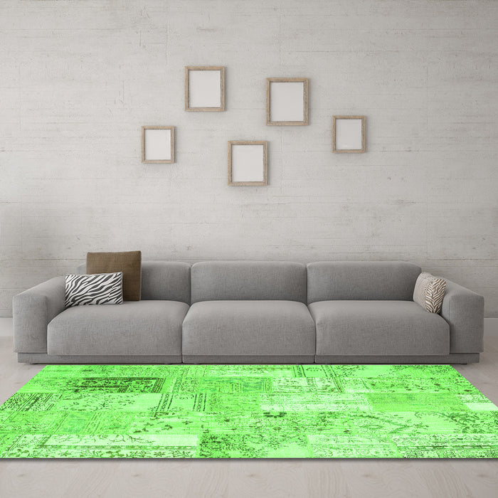 Machine Washable Patchwork Green Transitional Area Rugs in a Living Room,, wshcon2702grn