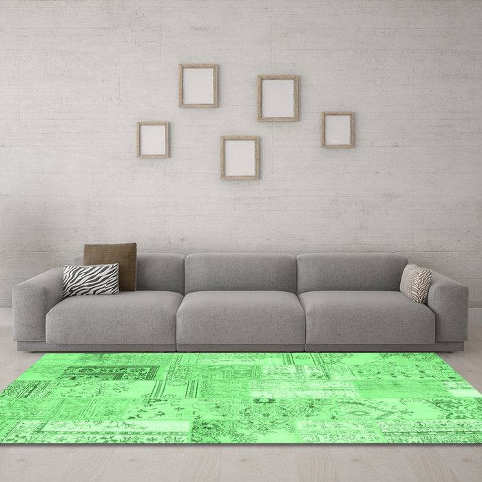 Machine Washable Patchwork Emerald Green Transitional Area Rugs in a Living Room,, wshcon2702emgrn