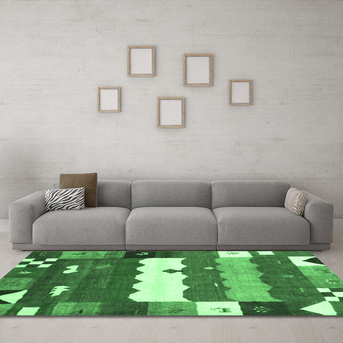 Machine Washable Abstract Emerald Green Contemporary Area Rugs in a Living Room,, wshcon2707emgrn