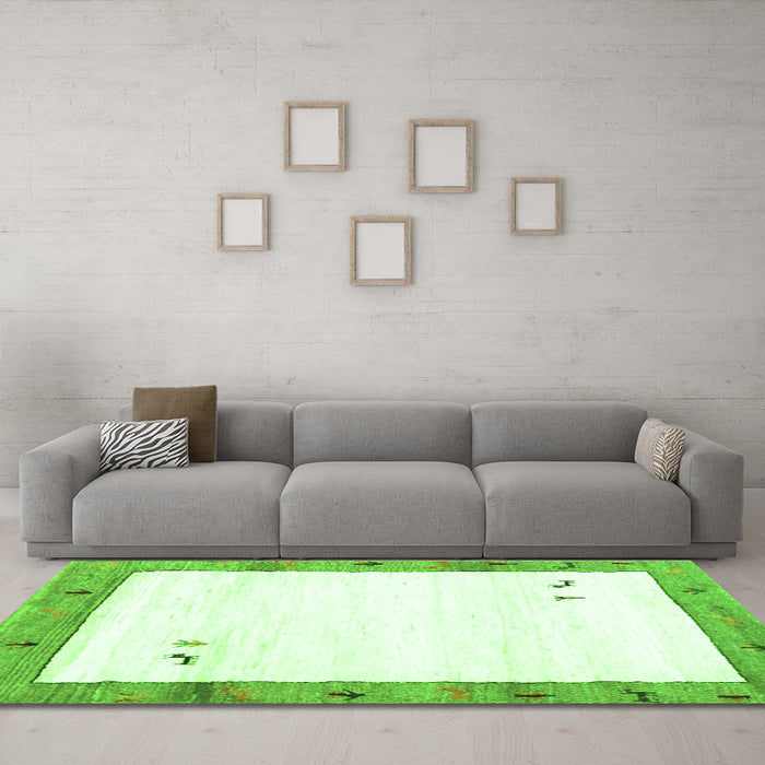 Machine Washable Solid Green Modern Area Rugs in a Living Room,, wshcon2708grn