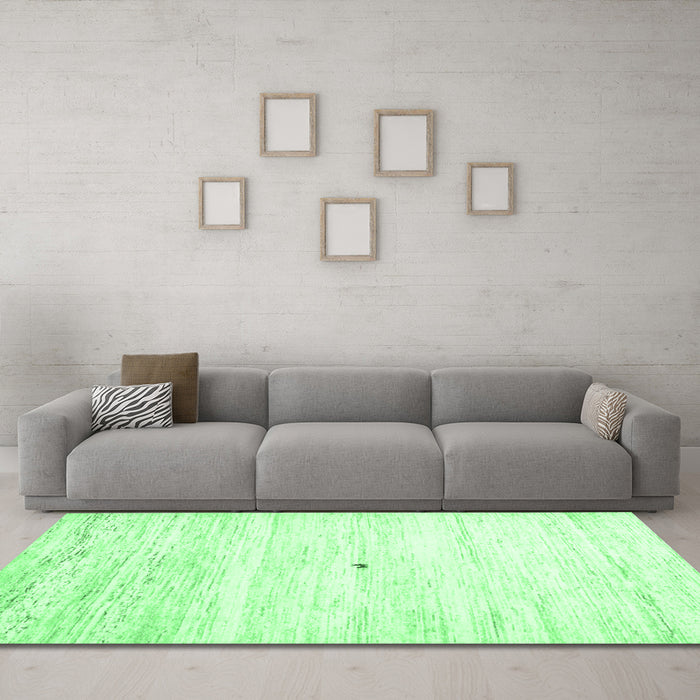 Machine Washable Solid Emerald Green Modern Area Rugs in a Living Room,, wshcon2719emgrn