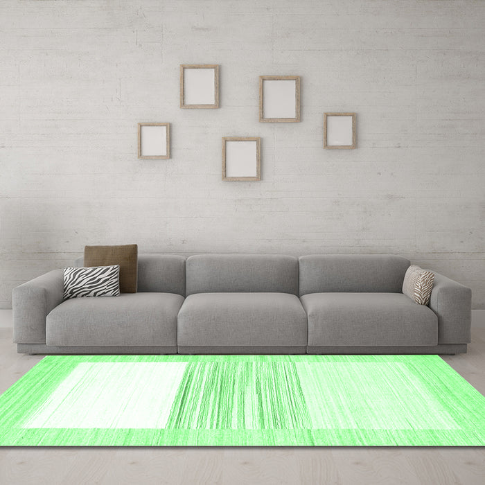 Machine Washable Solid Emerald Green Modern Area Rugs in a Living Room,, wshcon271emgrn