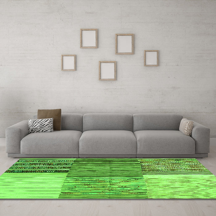 Machine Washable Patchwork Green Transitional Area Rugs in a Living Room,, wshcon2720grn