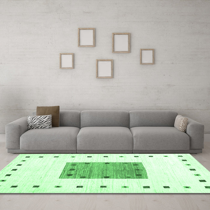 Machine Washable Solid Emerald Green Modern Area Rugs in a Living Room,, wshcon2722emgrn