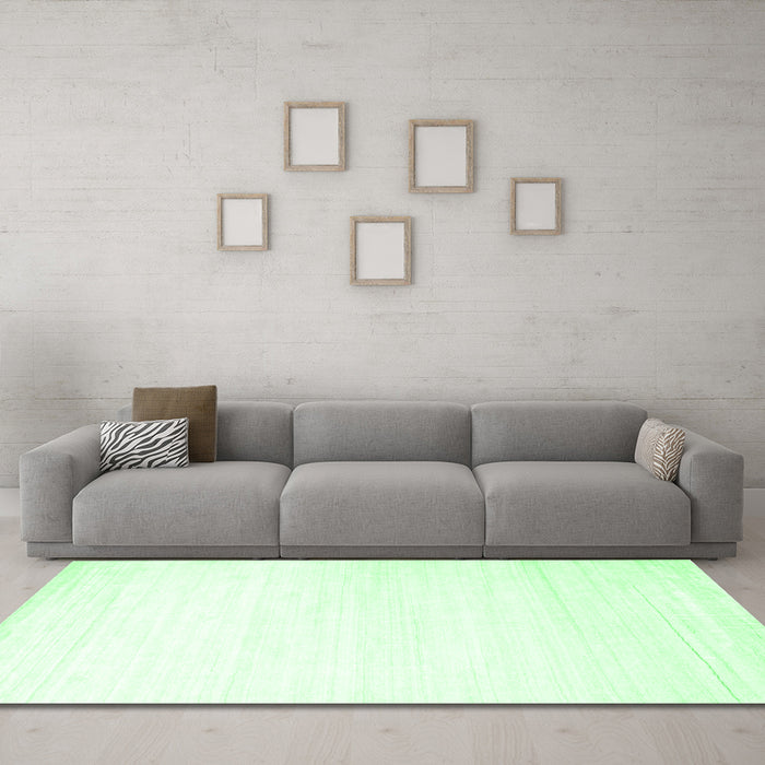 Machine Washable Solid Emerald Green Modern Area Rugs in a Living Room,, wshcon272emgrn