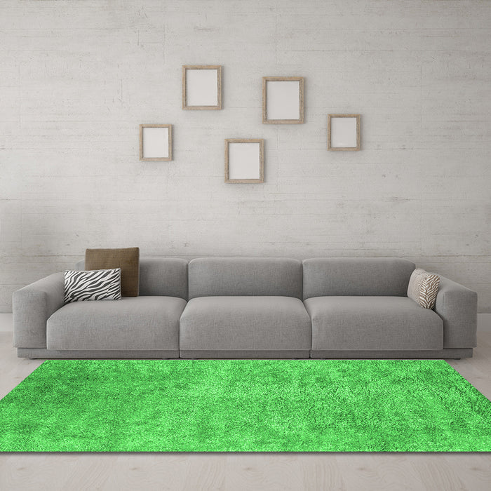 Machine Washable Abstract Green Contemporary Area Rugs in a Living Room,, wshcon2731grn