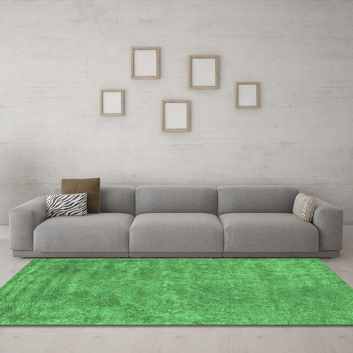 Machine Washable Abstract Emerald Green Contemporary Area Rugs in a Living Room,, wshcon2732emgrn