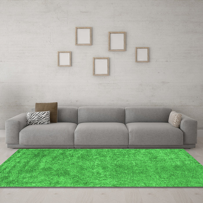 Machine Washable Abstract Green Contemporary Area Rugs in a Living Room,, wshcon2732grn