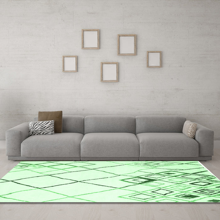Machine Washable Solid Emerald Green Modern Area Rugs in a Living Room,, wshcon2733emgrn