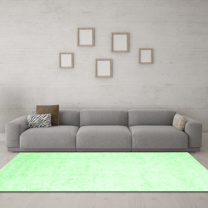 Machine Washable Solid Emerald Green Modern Area Rugs in a Living Room,, wshcon2737emgrn