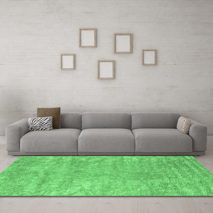 Machine Washable Abstract Emerald Green Contemporary Area Rugs in a Living Room,, wshcon2745emgrn