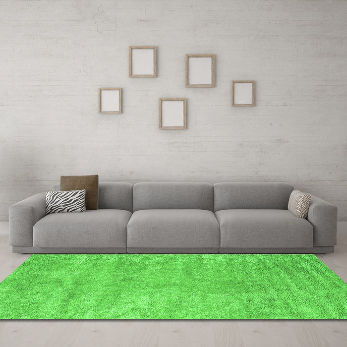 Machine Washable Abstract Green Contemporary Area Rugs in a Living Room,, wshcon2745grn