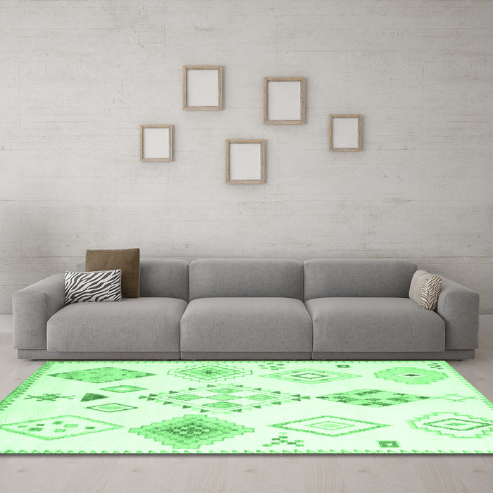 Machine Washable Solid Emerald Green Modern Area Rugs in a Living Room,, wshcon2746emgrn