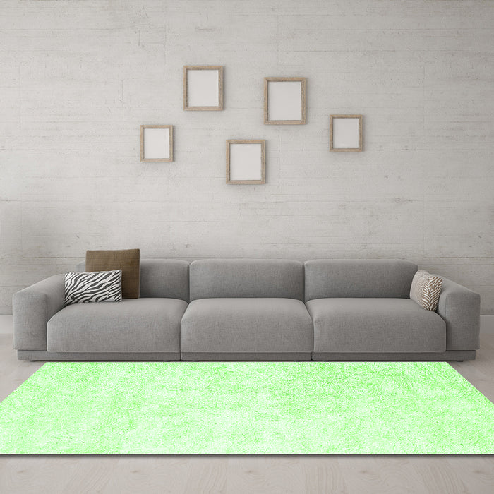 Machine Washable Solid Green Modern Area Rugs in a Living Room,, wshcon2748grn