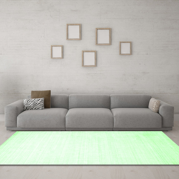 Machine Washable Solid Green Modern Area Rugs in a Living Room,, wshcon274grn