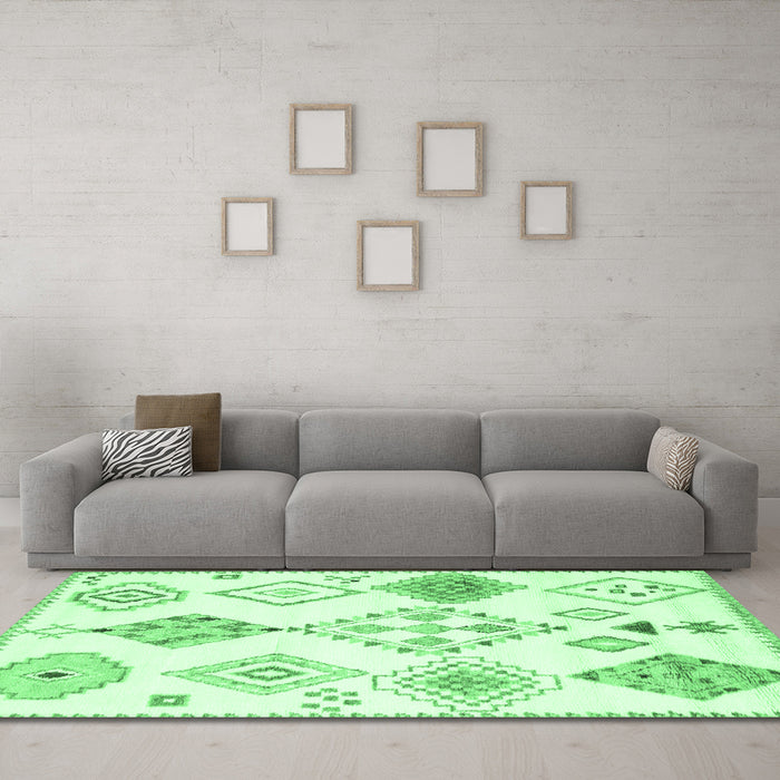 Machine Washable Solid Emerald Green Modern Area Rugs in a Living Room,, wshcon2752emgrn
