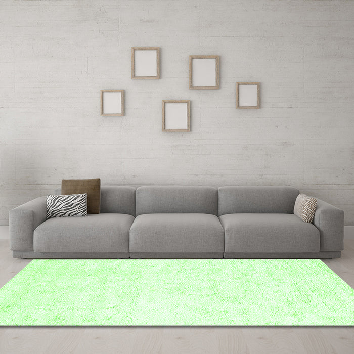 Machine Washable Solid Green Modern Area Rugs in a Living Room,, wshcon2754grn