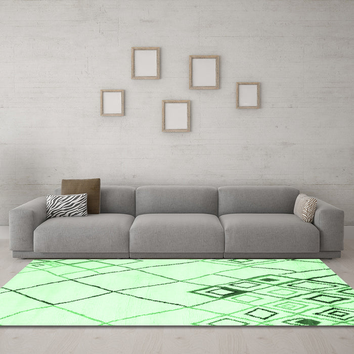 Machine Washable Solid Emerald Green Modern Area Rugs in a Living Room,, wshcon2755emgrn