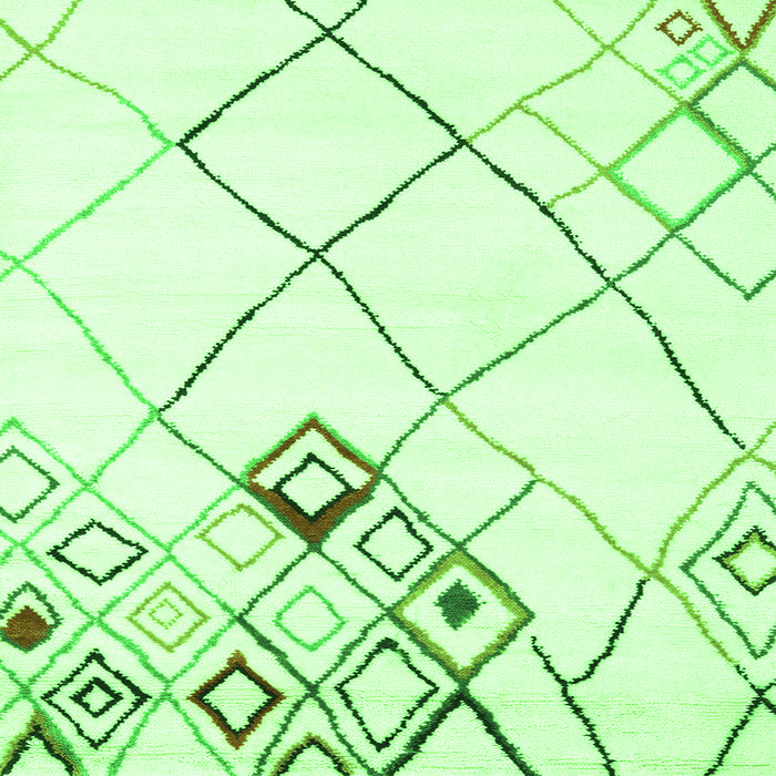 Serging Thickness of Solid Green Modern Rug, con2755grn