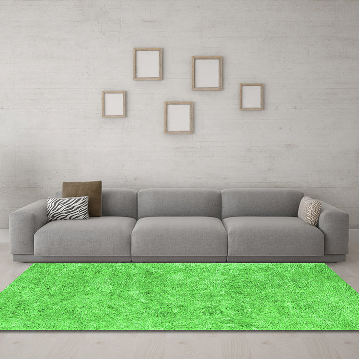 Machine Washable Abstract Green Contemporary Area Rugs in a Living Room,, wshcon2758grn