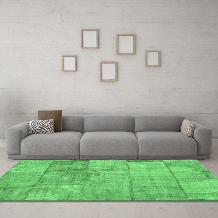 Machine Washable Patchwork Emerald Green Transitional Area Rugs in a Living Room,, wshcon275emgrn