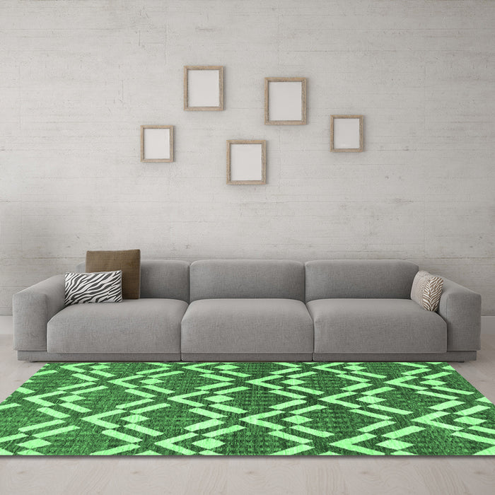 Machine Washable Abstract Emerald Green Contemporary Area Rugs in a Living Room,, wshcon276emgrn
