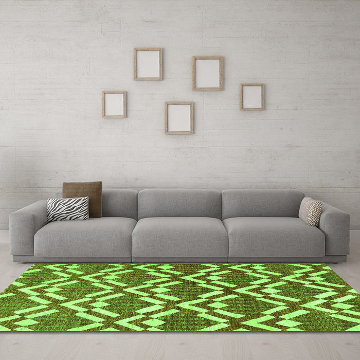 Machine Washable Abstract Green Contemporary Area Rugs in a Living Room,, wshcon276grn
