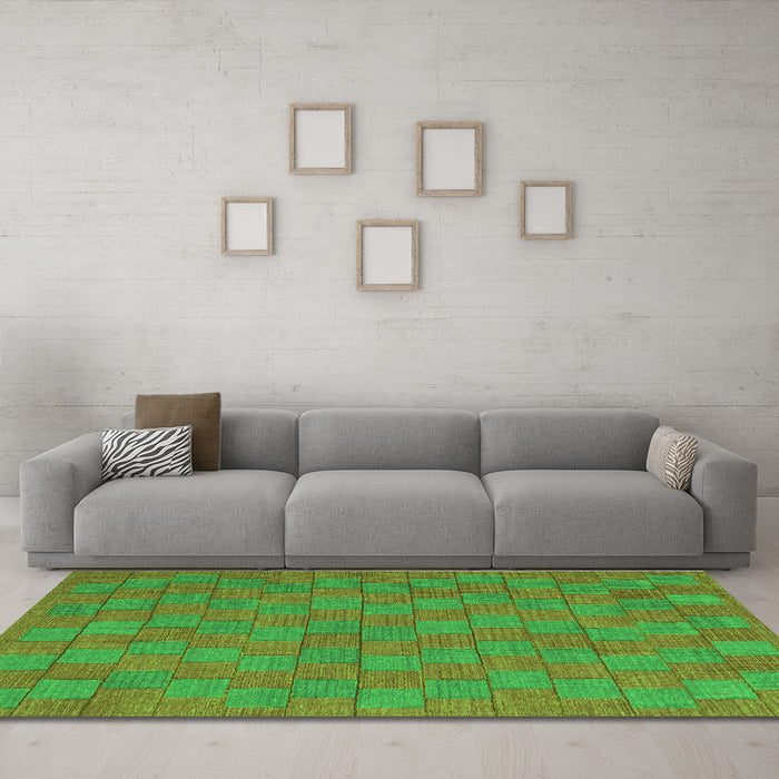 Machine Washable Abstract Green Contemporary Area Rugs in a Living Room,, wshcon2771grn