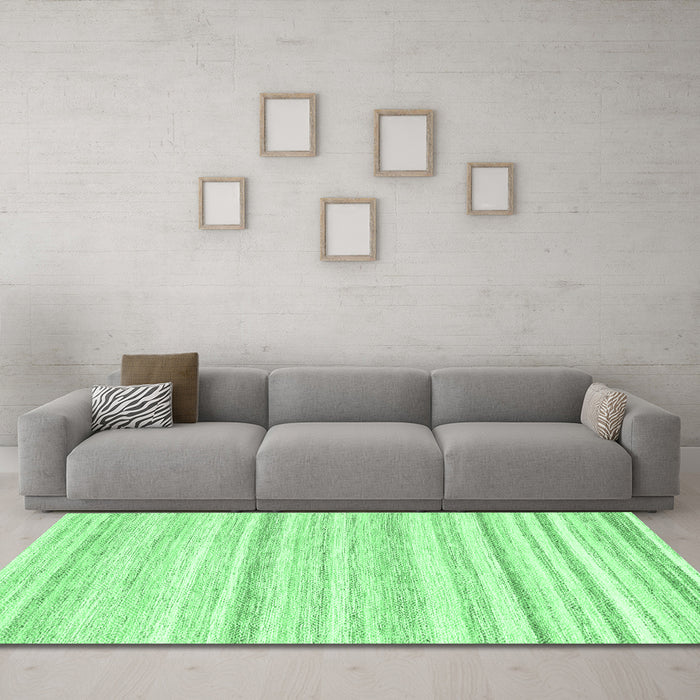 Machine Washable Solid Emerald Green Modern Area Rugs in a Living Room,, wshcon2781emgrn