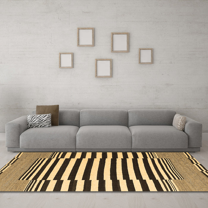 Machine Washable Abstract Brown Contemporary Rug in a Living Room,, wshcon2788brn