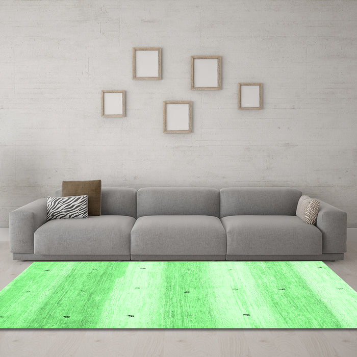 Machine Washable Solid Emerald Green Modern Area Rugs in a Living Room,, wshcon2798emgrn