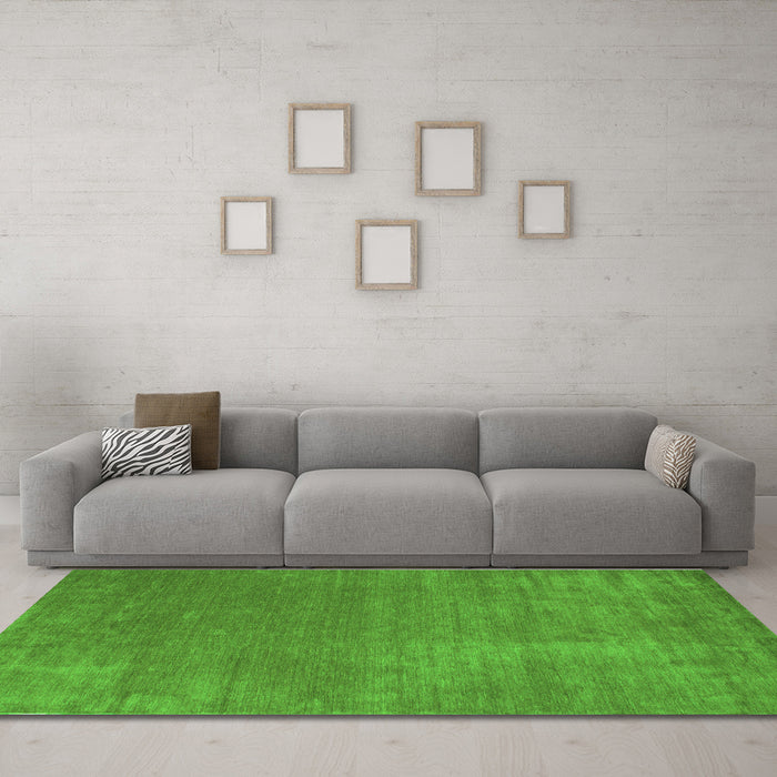 Machine Washable Abstract Green Contemporary Area Rugs in a Living Room,, wshcon27grn