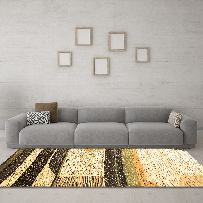 Machine Washable Abstract Brown Contemporary Rug in a Living Room,, wshcon2802brn