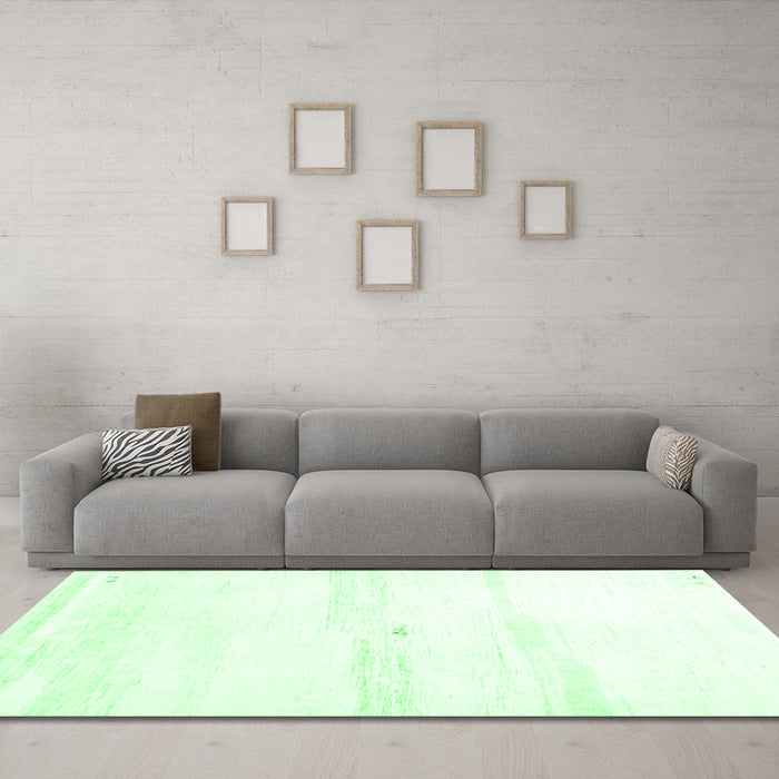 Machine Washable Solid Emerald Green Modern Area Rugs in a Living Room,, wshcon2804emgrn
