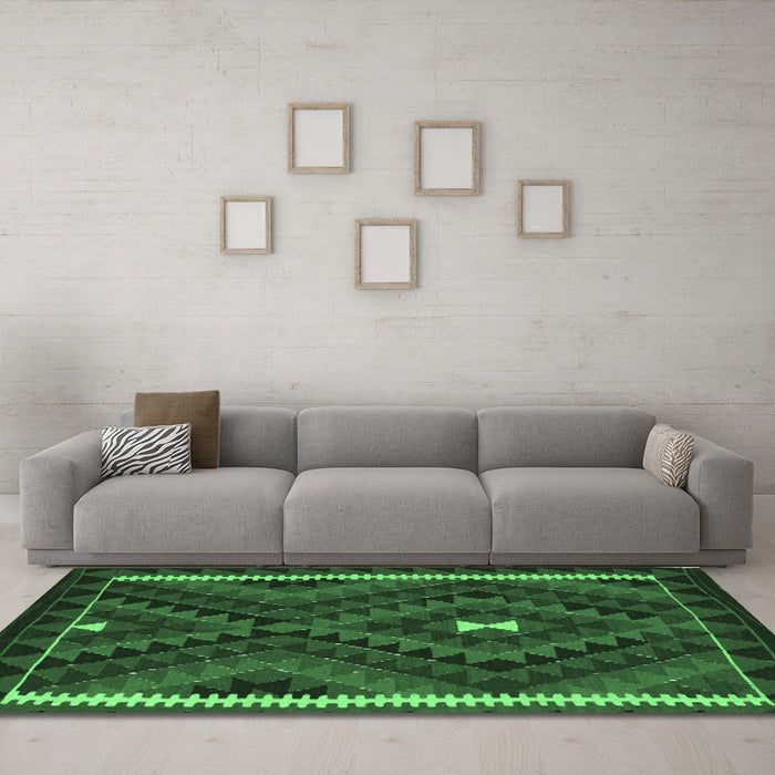 Machine Washable Oriental Emerald Green Traditional Area Rugs in a Living Room,, wshcon2807emgrn