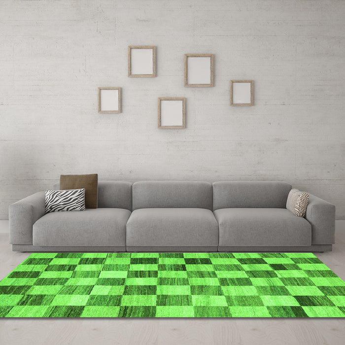 Machine Washable Checkered Green Modern Area Rugs in a Living Room,, wshcon2808grn