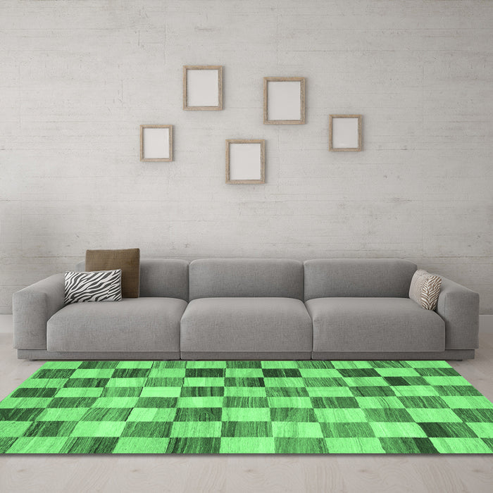 Machine Washable Checkered Emerald Green Modern Area Rugs in a Living Room,, wshcon2808emgrn