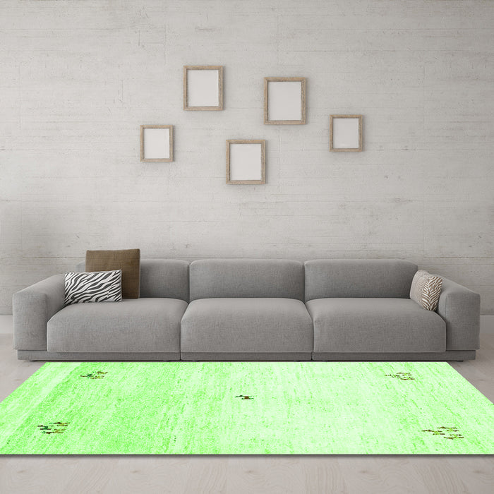 Machine Washable Solid Green Modern Area Rugs in a Living Room,, wshcon2813grn