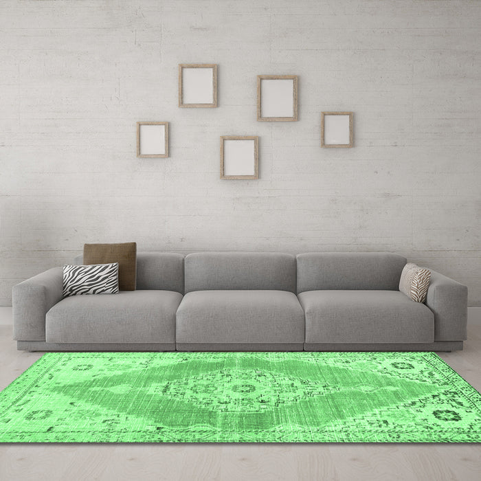 Machine Washable Abstract Emerald Green Contemporary Area Rugs in a Living Room,, wshcon2821emgrn