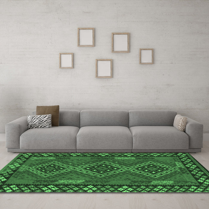 Machine Washable Southwestern Emerald Green Country Area Rugs in a Living Room,, wshcon2824emgrn