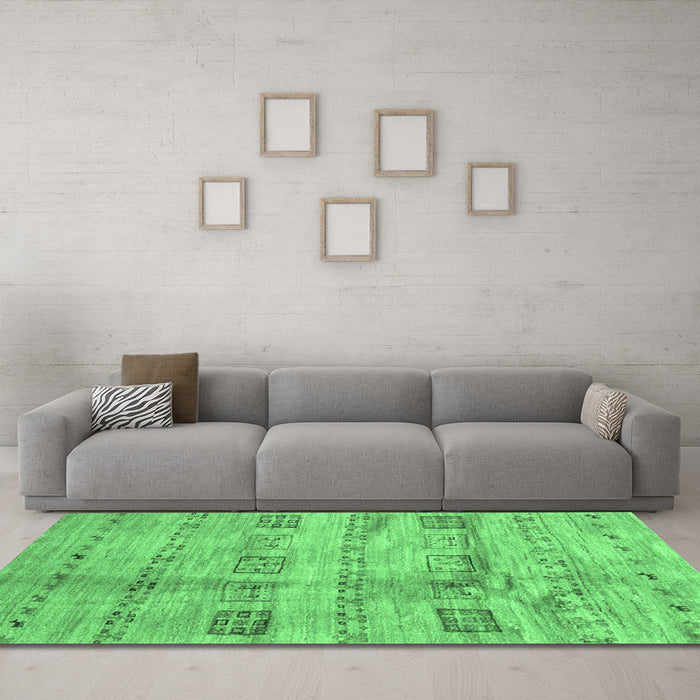 Machine Washable Abstract Emerald Green Contemporary Area Rugs in a Living Room,, wshcon2826emgrn