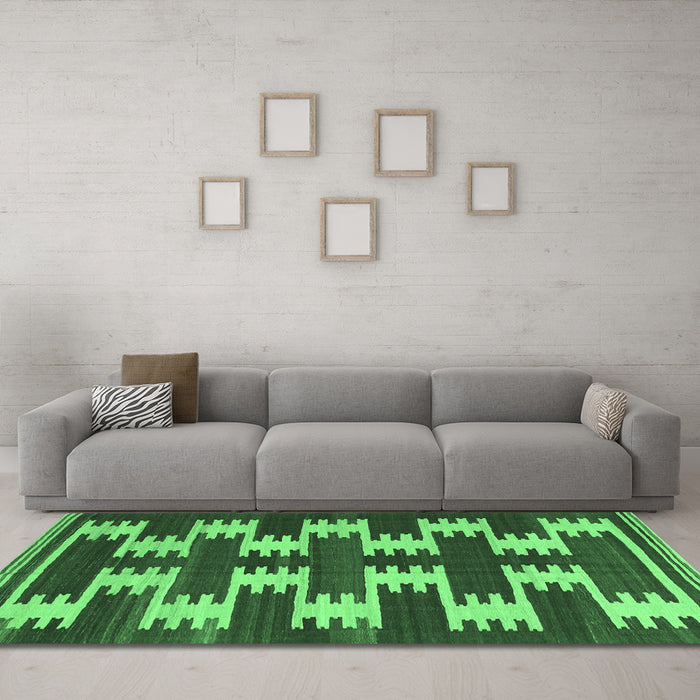 Machine Washable Abstract Emerald Green Contemporary Area Rugs in a Living Room,, wshcon2828emgrn